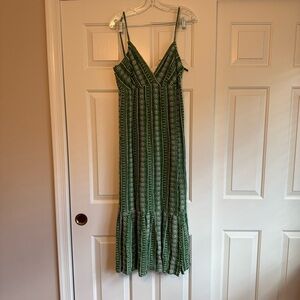 Zara Women’s midi Dress V-neck Thin Strap Embroidered Bow in Back Medium Green